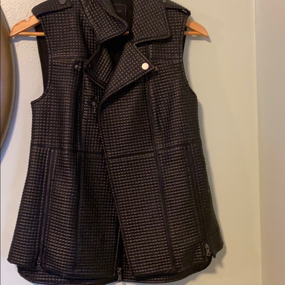 Vest - Picture 3 of 4